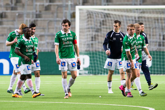 Ljungskiles Aleksandar Kitic och hans lagkamrater hänger