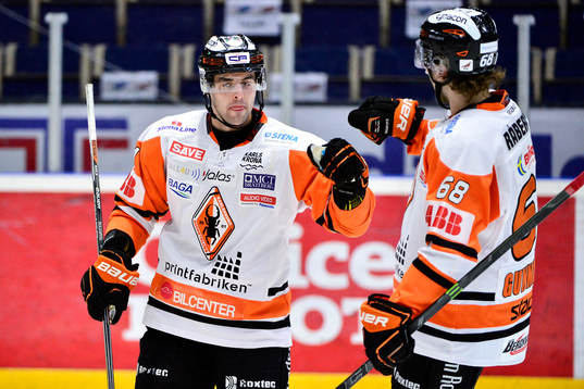 Karlskronas Riley Holzapfel jublar