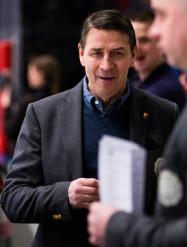 Djurgårdens tränare Hans Särkijärvi ser glad ut