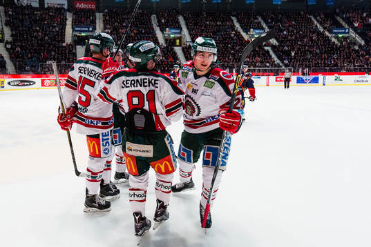 Frölundas Johan Sundström (h) jublar