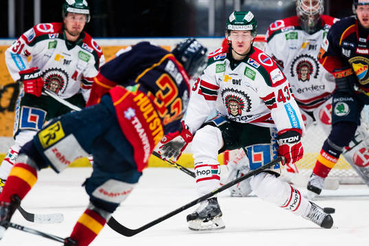 Djurgårdens Linus Hultström med ett skott som går förbi