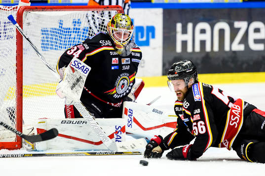 Luleås målvakt Joel Lassinantti och Jonathan Sigalet