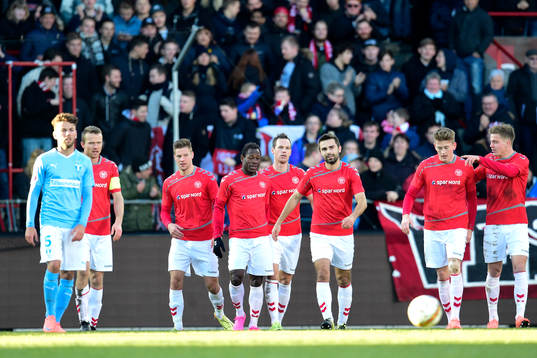 Ålborgs spelare jublar