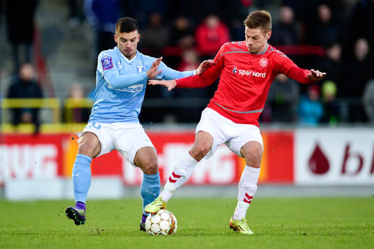 Malmö FFs Vladimir Rodic och Ålborgs Kasper Risgård