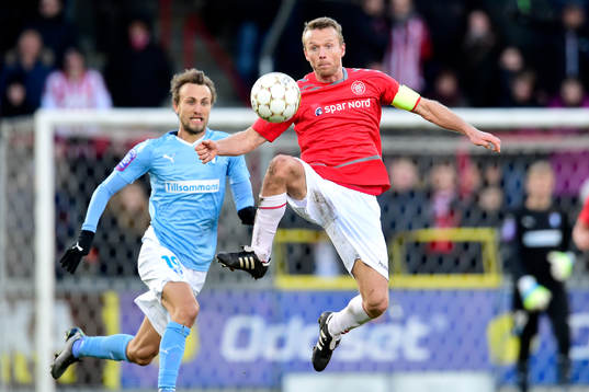 Malmö FFs Magnus Wolff Eikrem och Ålborgs Rasmus Würtz