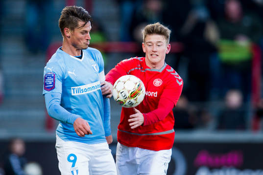 Malmö FFs Markus Rosenberg och Ålborgs Nicolaj Thomsen