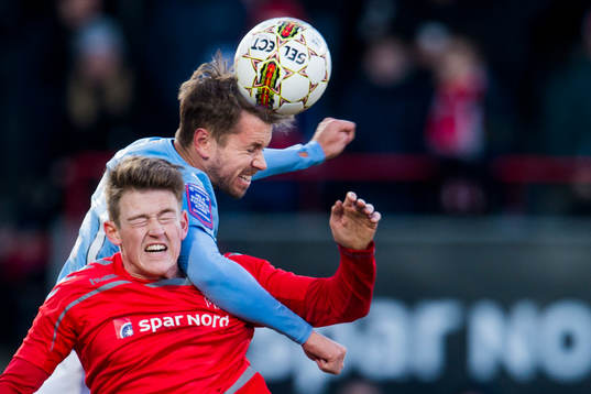 Ålborgs Nicolaj Thomsen i nickduell med Malmö FFs Kári