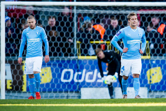 Malmö FFs Anton Tinnerholm och Erik Andersson deppar