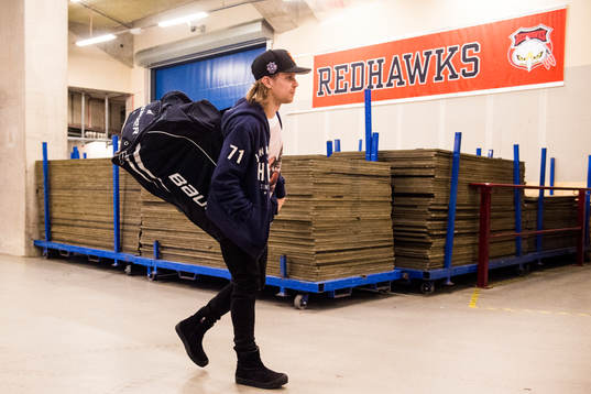 s Mattias Tedenby anländer