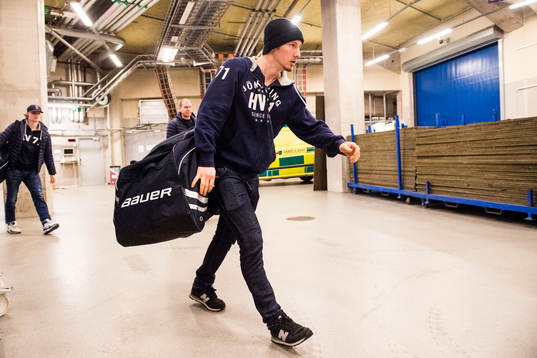 s Adam Almquist anländer