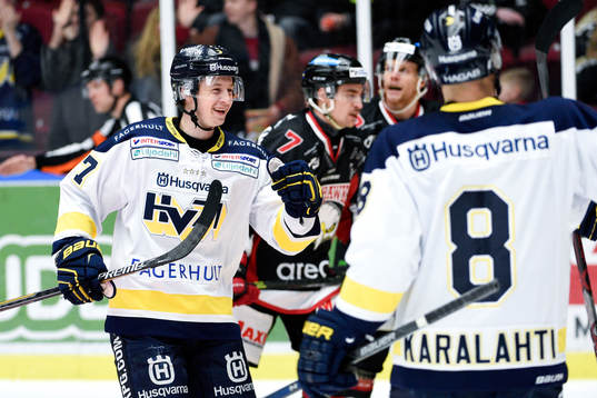 s Christoffer Törngren jublar