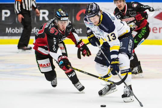 s Oscar Sundh mot Malmö Redhawks Johan Ivarsson