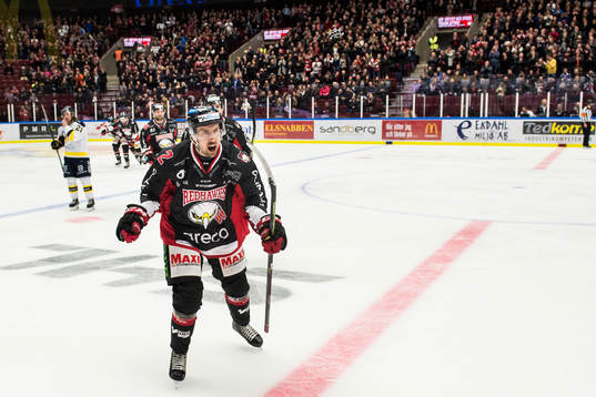 Malmö Redhawks Erik Andersson jublar