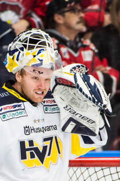 s målvakt Erik Ersberg deppar