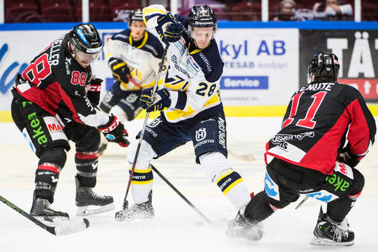 s Anton Bengtsson mot Malmö Redhawks Peter Mueller och
