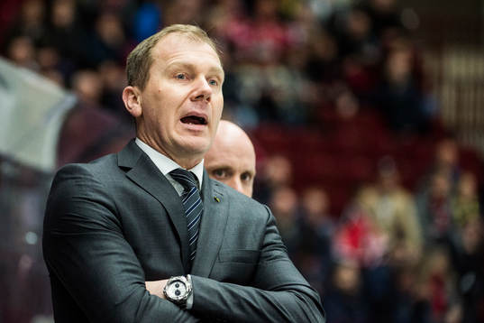 s tränare Johan Lindbom