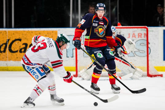 Frölundas Elias Fälth med ett skott mot Djurgårdens