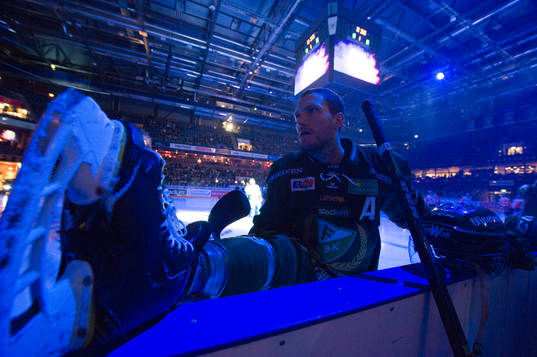 Färjestads Ole-Kristian Tollefsen innan ishockeymatchen i