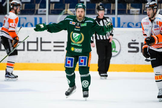 Färjestads Antti Tyrväinen är arg