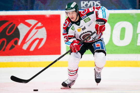 uFrölundas Tom Nilsson med pucken