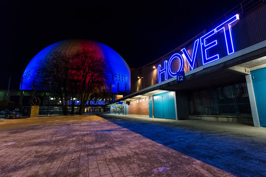 Exteriör av Globen och Hovet