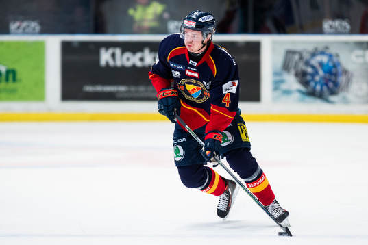 Djurgårdens Marcus Högström med pucken