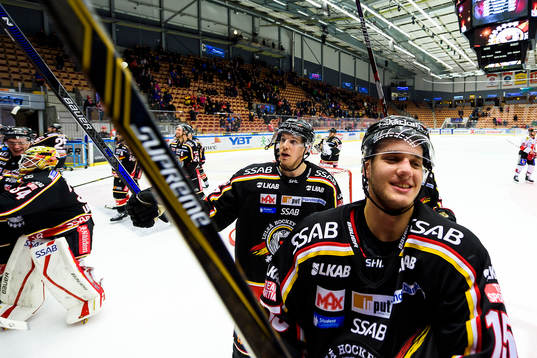Luleås Christian Jaros och Brendan Mikkelson jublar