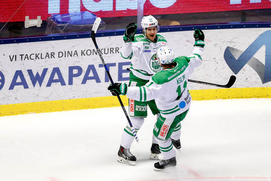 Rögles Sebastian Wännström  och David Åslin jublar