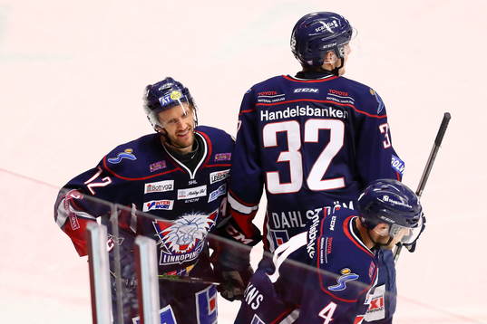 Linköpings Sebastian Karlsson jublar