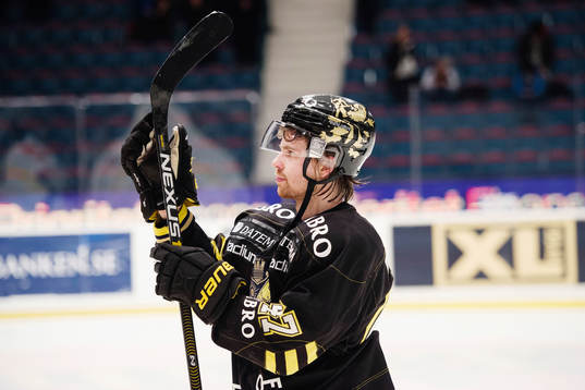 s Eric Norin tackar publiken