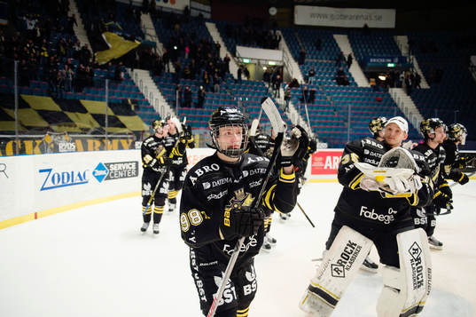 s Jesper Bratt jublar