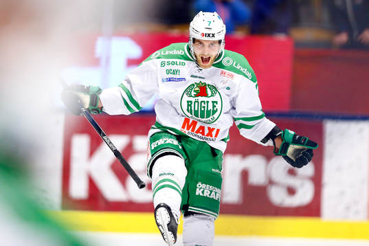 Rögles Patrik Cehlin jublar