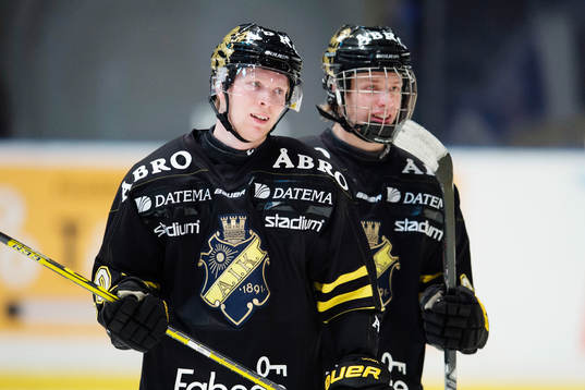 s Nicklas Heinerö och Jesper Bratt jublar