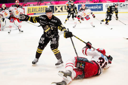 s Christian Sandberg och Almtunas Emil Larsson