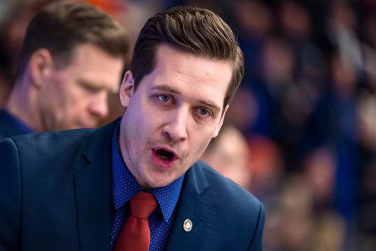 Växjös tränare Sam Hallam skriker