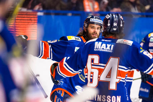 Växjös Ville Leino jublar