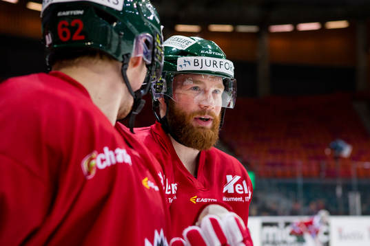 Frölundas Artturi Lehkonen och Robin Figren pratar
