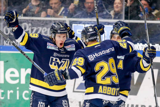 s Erik Andersson, Chris Abbott och Chris Campoli jublar