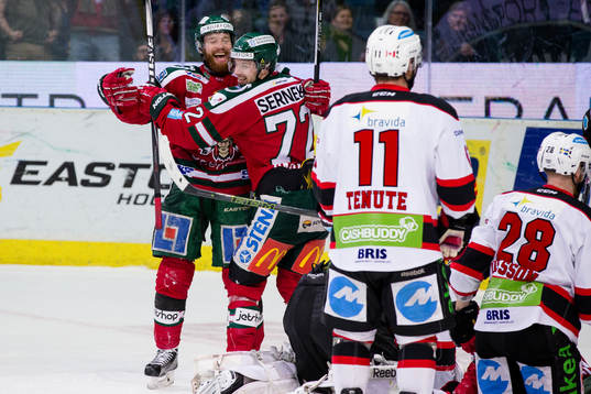 Frölundas Robin Figren och Patrik Carlsson jublar