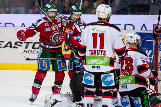 Frölundas Robin Figren och Patrik Carlsson jublar