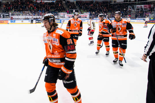 Karlskronas Jesper Olofsson har gjort 1-0 och jublar