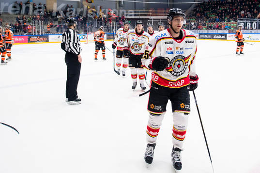 Luleås Anton Hedman har gjort 1-1 och jublar
