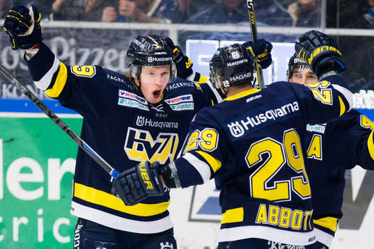 s Erik Andersson, Chris Abbott och Chris Campoli jublar