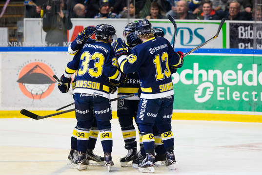 s Niklas Hansson och Oscar Sundh jublar