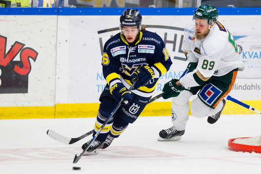 s Filip Sandberg mot Färjestads Antti Tyrväinen