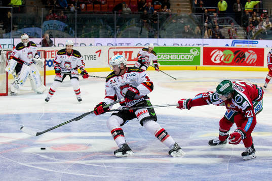 Malmö Redhawks Kent McDonell vänder bort Frölundas