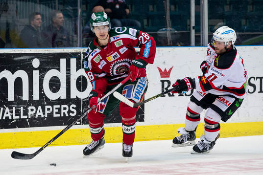 Frölundas Johan Sundström mot Malmö Redhawks Joey Tenute