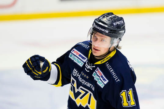 s Simon Önerud jublar