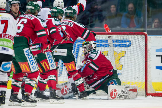 Frölundas målvakt Johan Gustafsson släpper in Malmö