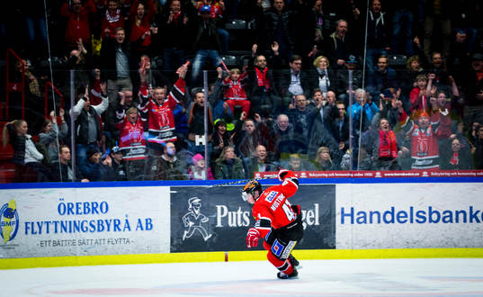Örebros Joel Mustonen gör 2-1 och jublar